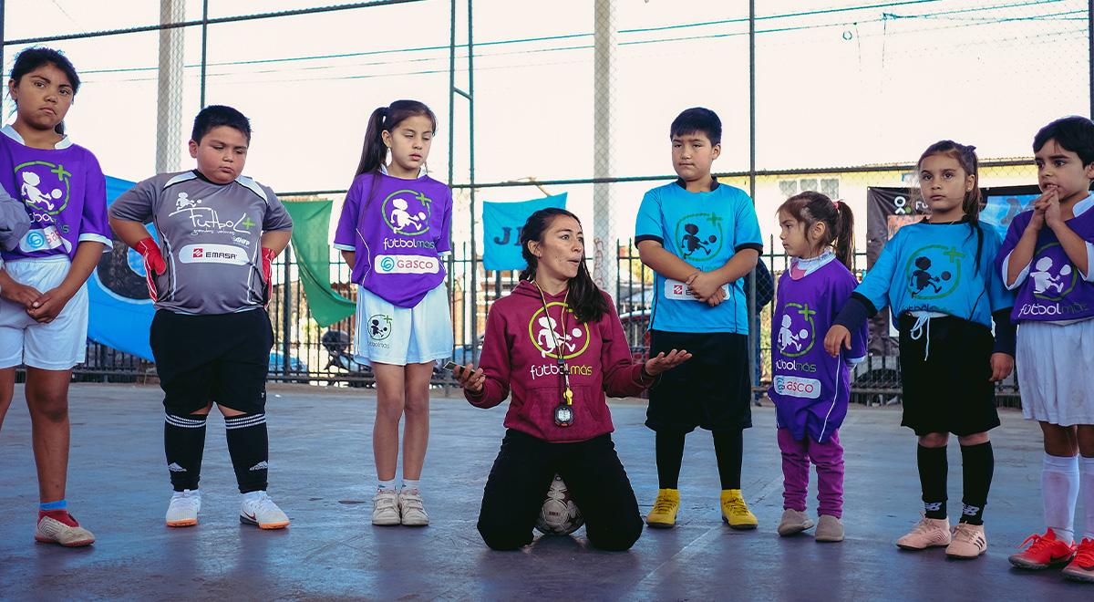  El 90% de los niños y niñas que han pasado esta organización declaran sentirse más seguros. La metodología del deporte como desarrollo social, creada en Chile, ya está en 11 países.