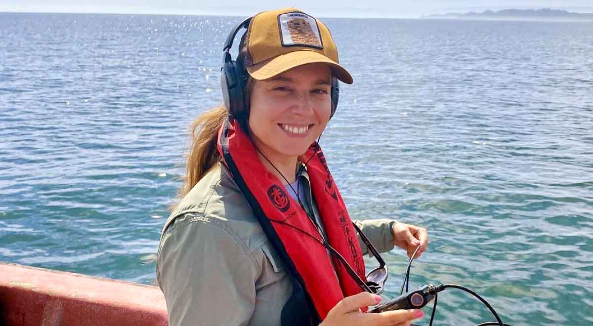 Esta científica chilena fue reconocida como joven líder en la conservación marina por el proyecto Darwin 200. Una iniciativa internacional que está replicando el viaje de Charles Darwin por el mundo y que va destacando en cada puerto a jóvenes que están trabajando en el cuidado de los océanos. 