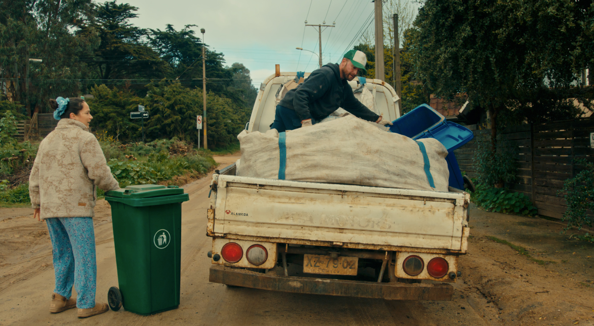  Esta empresa trabaja reduciendo el impacto de la contaminación a través de la gestión del reciclaje empresas. En Chile se generan más de 23 mil toneladas de de plásticos de un solo uso.